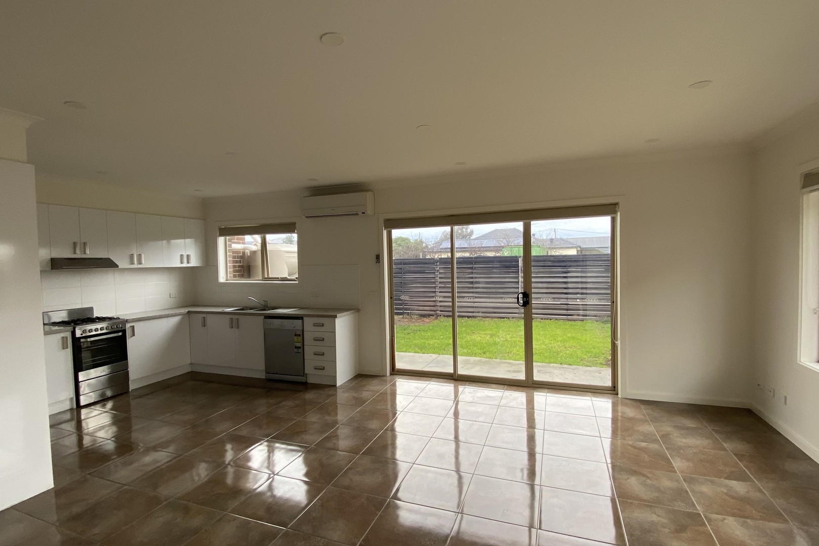 3/5 Luke Street, Reservoir, VIC 3073, Reservoir - Thumbnail 4