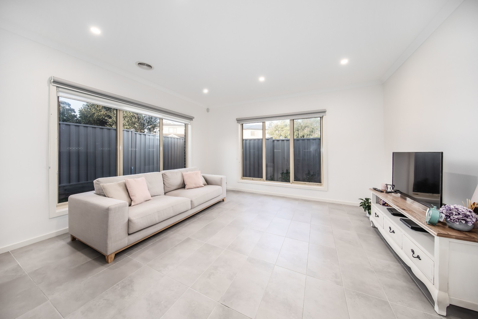 3/6 Gloucester Court, Sydenham, VIC 3037, Sydenham - Thumbnail 2