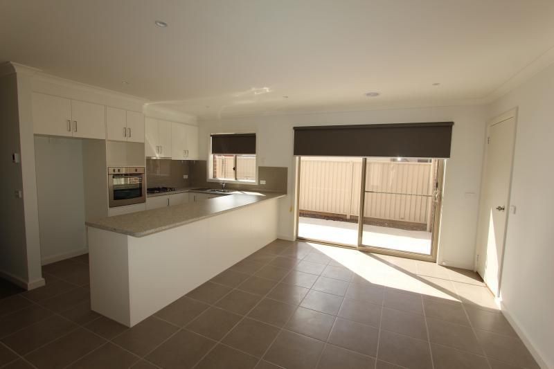 3/7 Symons Street, Wendouree, VIC 3355 - Thumbnail 2 - 26/11/2021