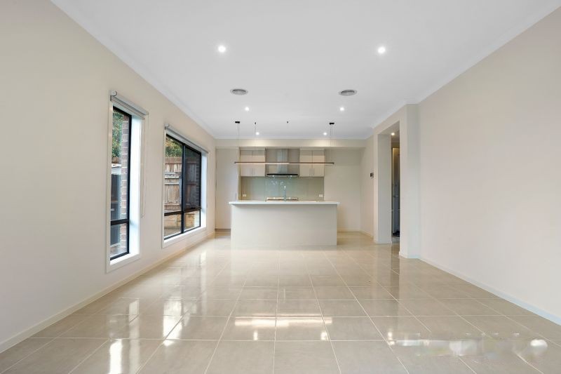 3/8 Ruda Street, Doncaster, VIC 3108 - Thumbnail 2 - 19/12/2023