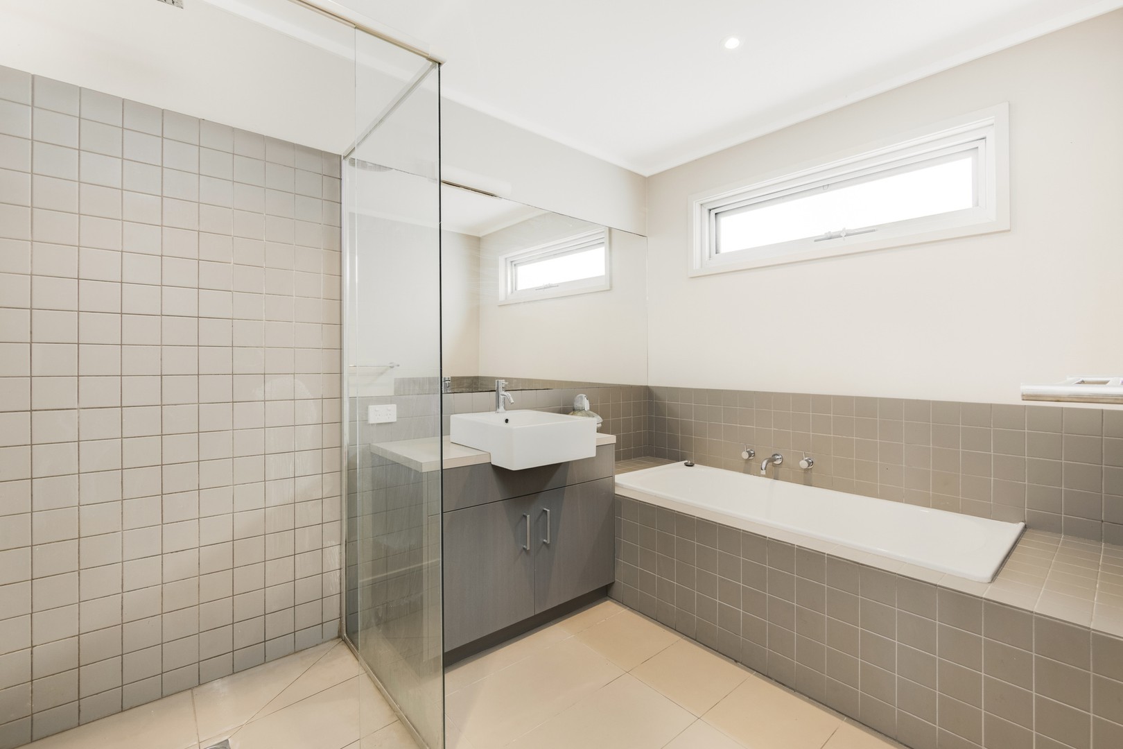 3/9 Pine Avenue, North Shore, VIC 3214, North Shore - Thumbnail 8
