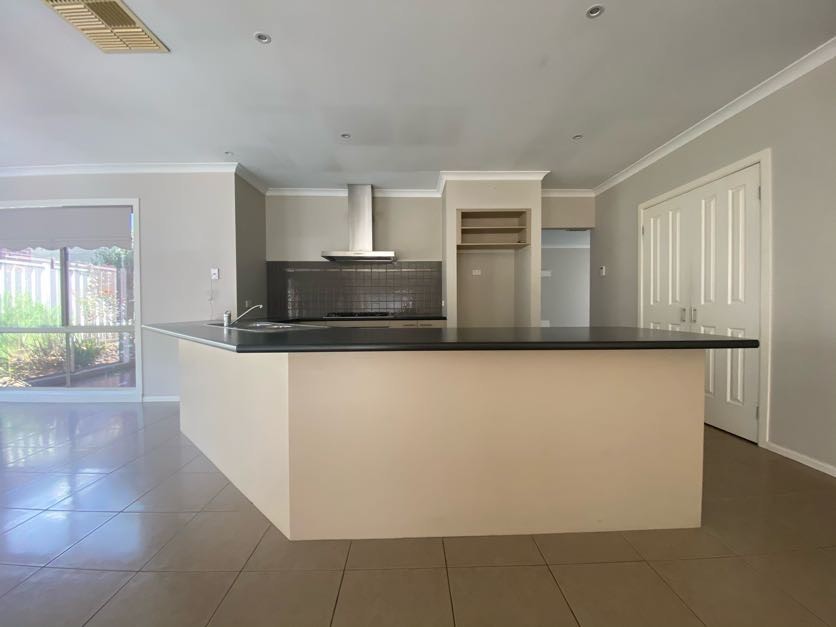 3 Bluebell Place, Reservoir, VIC 3073, Reservoir - Thumbnail 2