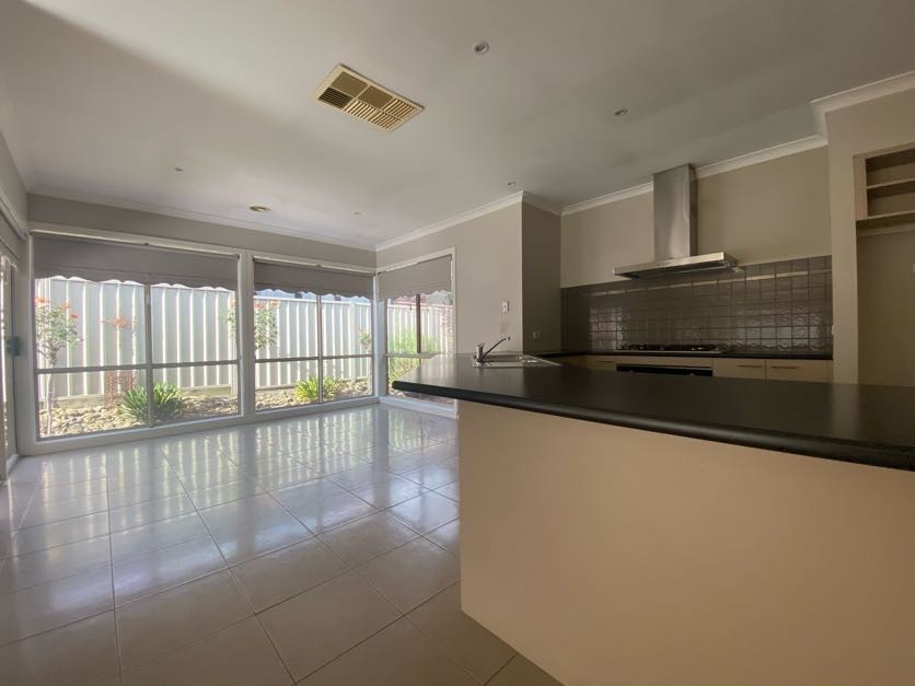 3 Bluebell Place, Reservoir, VIC 3073, Reservoir - Thumbnail 3