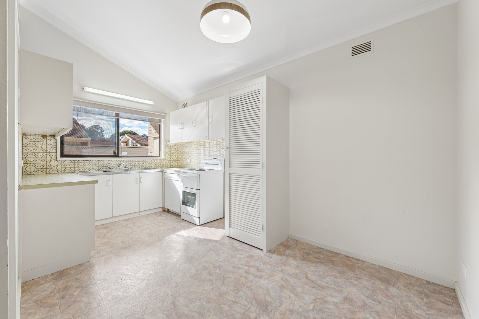 3 Bottlebrush Court, Mildura, VIC 3500 - Thumbnail 2 - 08/10/2026
