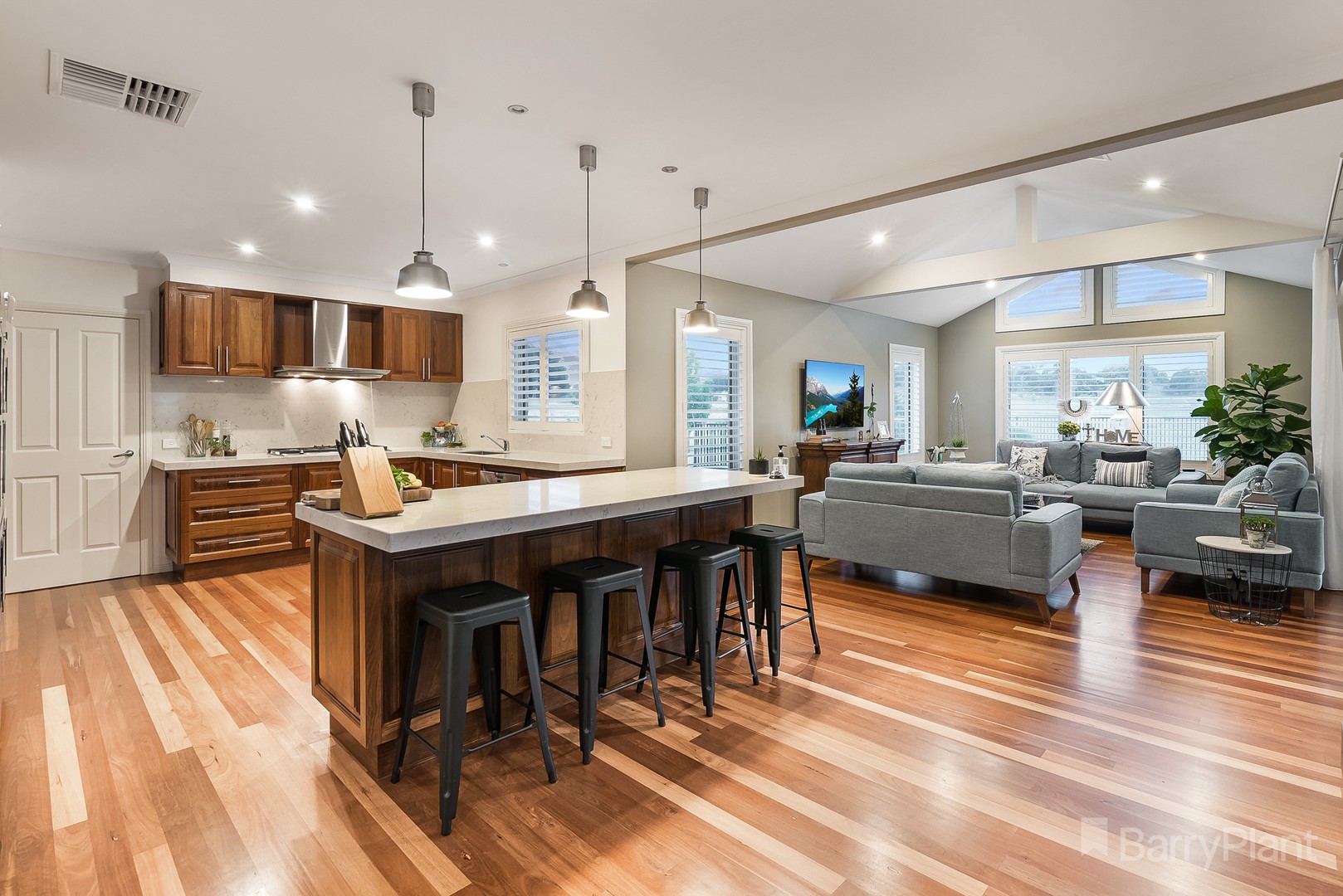 3 Cavallo Cres, Hidden Valley, VIC 3756 - Thumbnail 2 - 06/01/2022