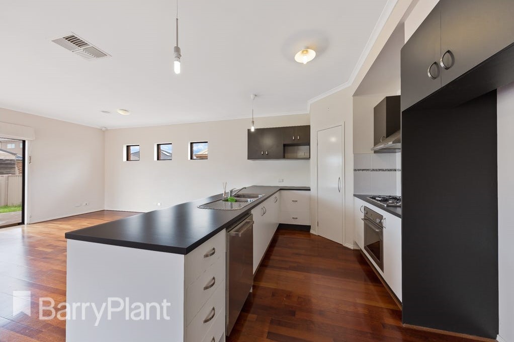 3 Clonandra Lane, Caroline Springs, VIC 3023, Caroline Springs - Thumbnail 2