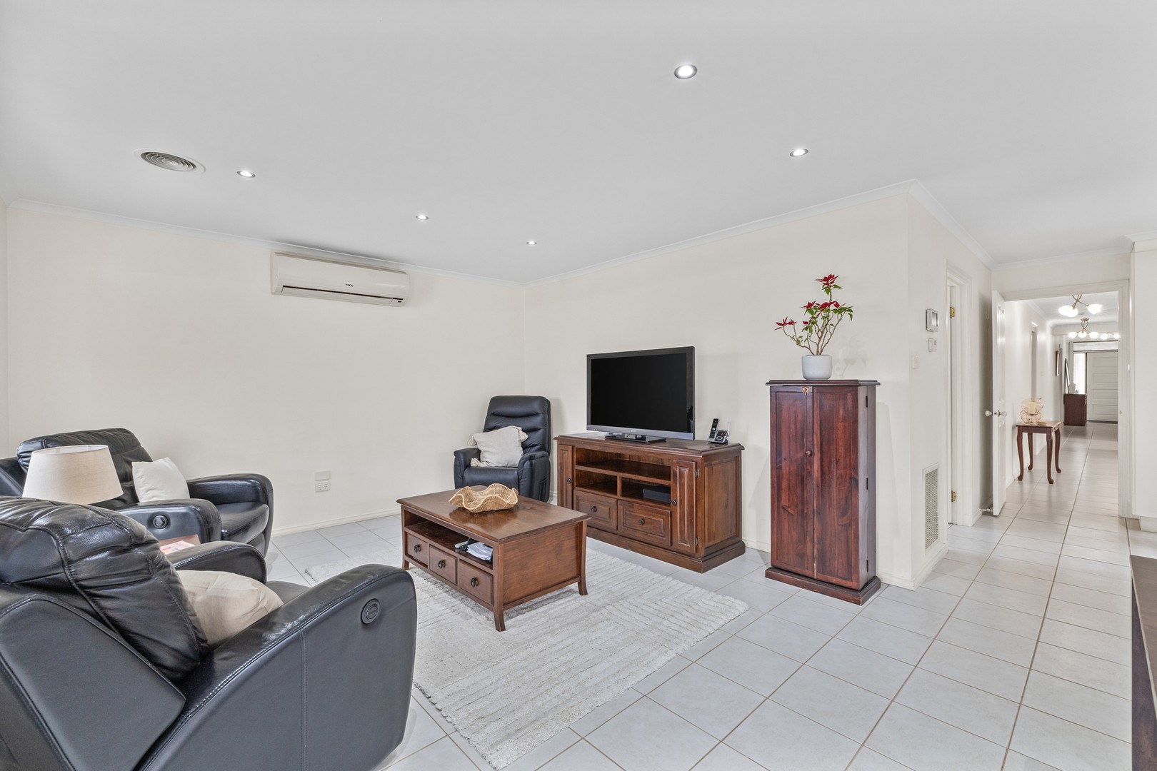 3 Clyde Close, Taylors Hill, VIC 3037, Taylors Hill - Thumbnail 3