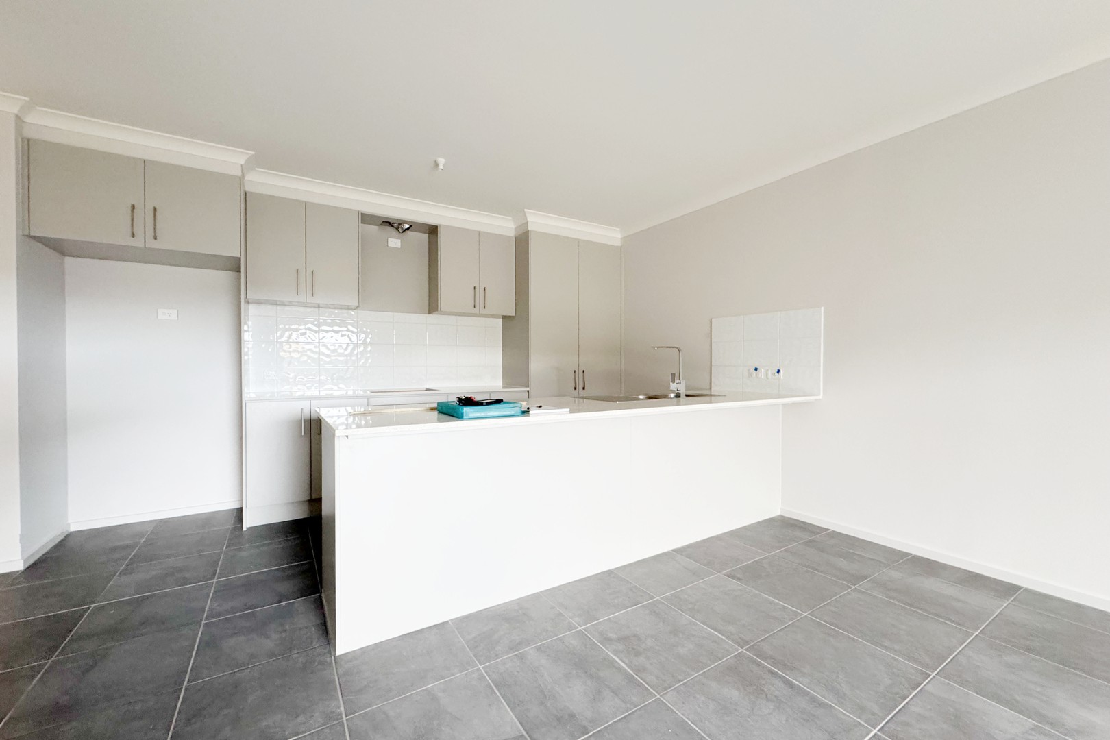 3 Corrib Road, Clyde, VIC 3978 - Thumbnail 2 - 05/05/2025