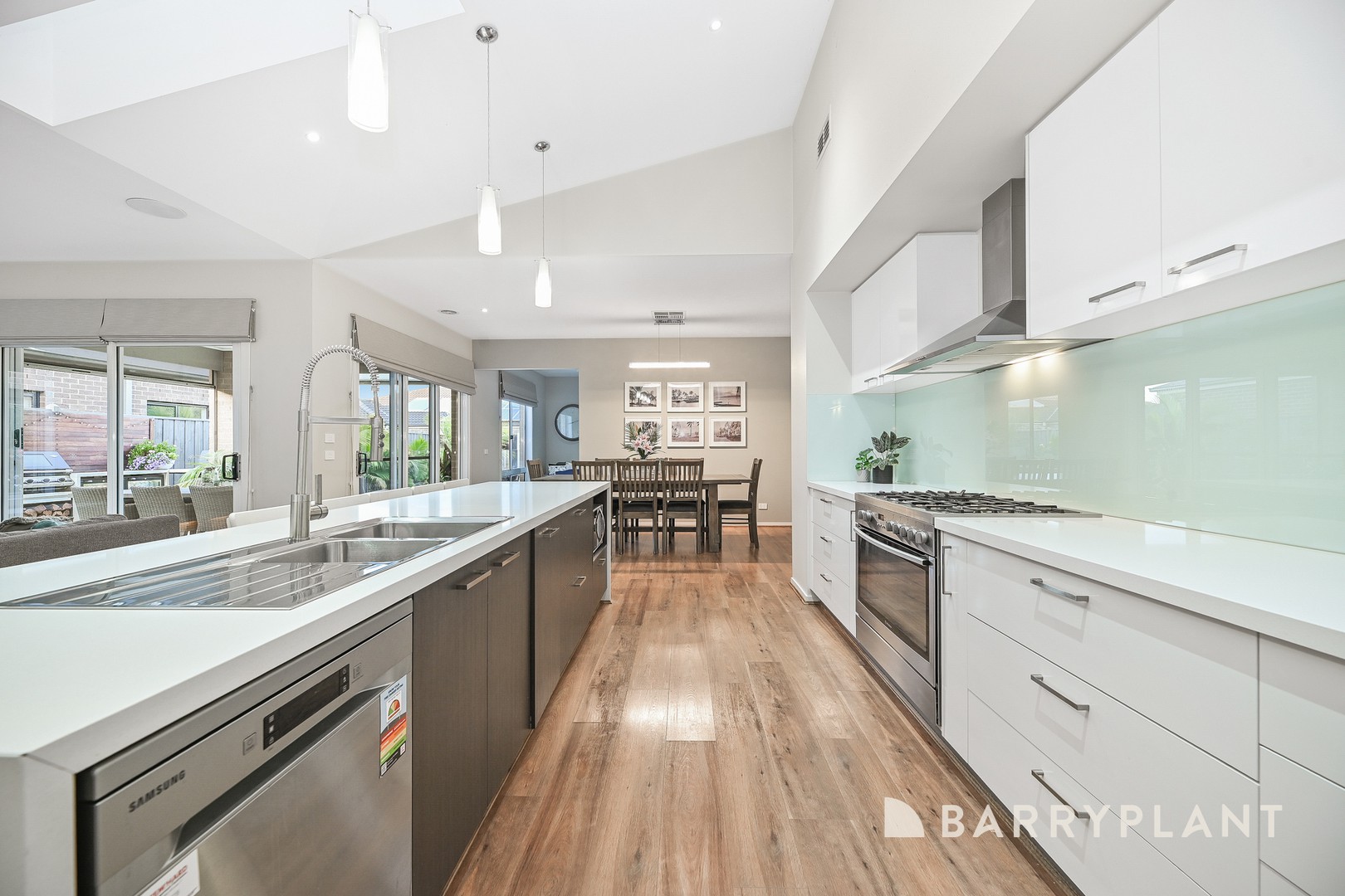 3 Crisp Street, Clyde North, VIC 3978, Clyde North - Thumbnail 7