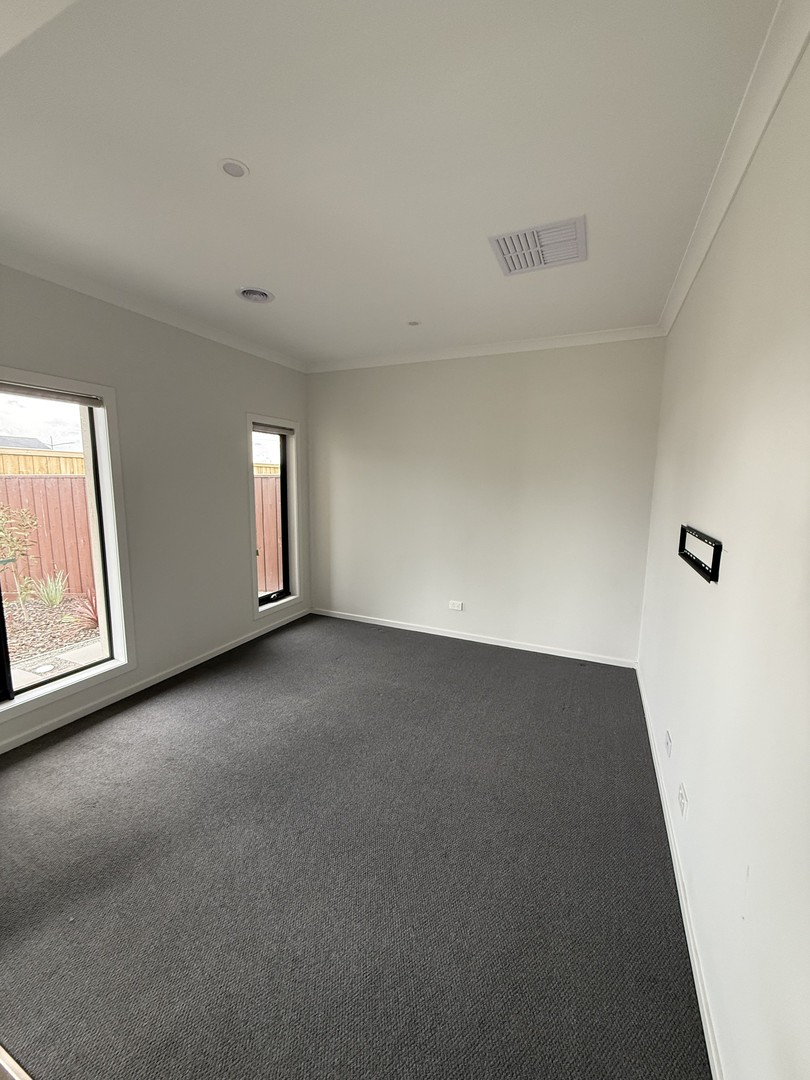 3 Demesne Drive, Donnybrook, VIC 3064 - Thumbnail 1 - 14/08/2025