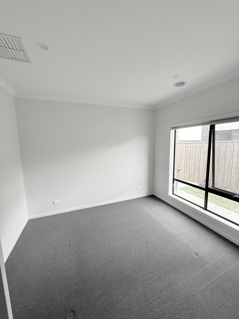 3 Demesne Drive, Donnybrook, VIC 3064 - Thumbnail 2 - 14/08/2025