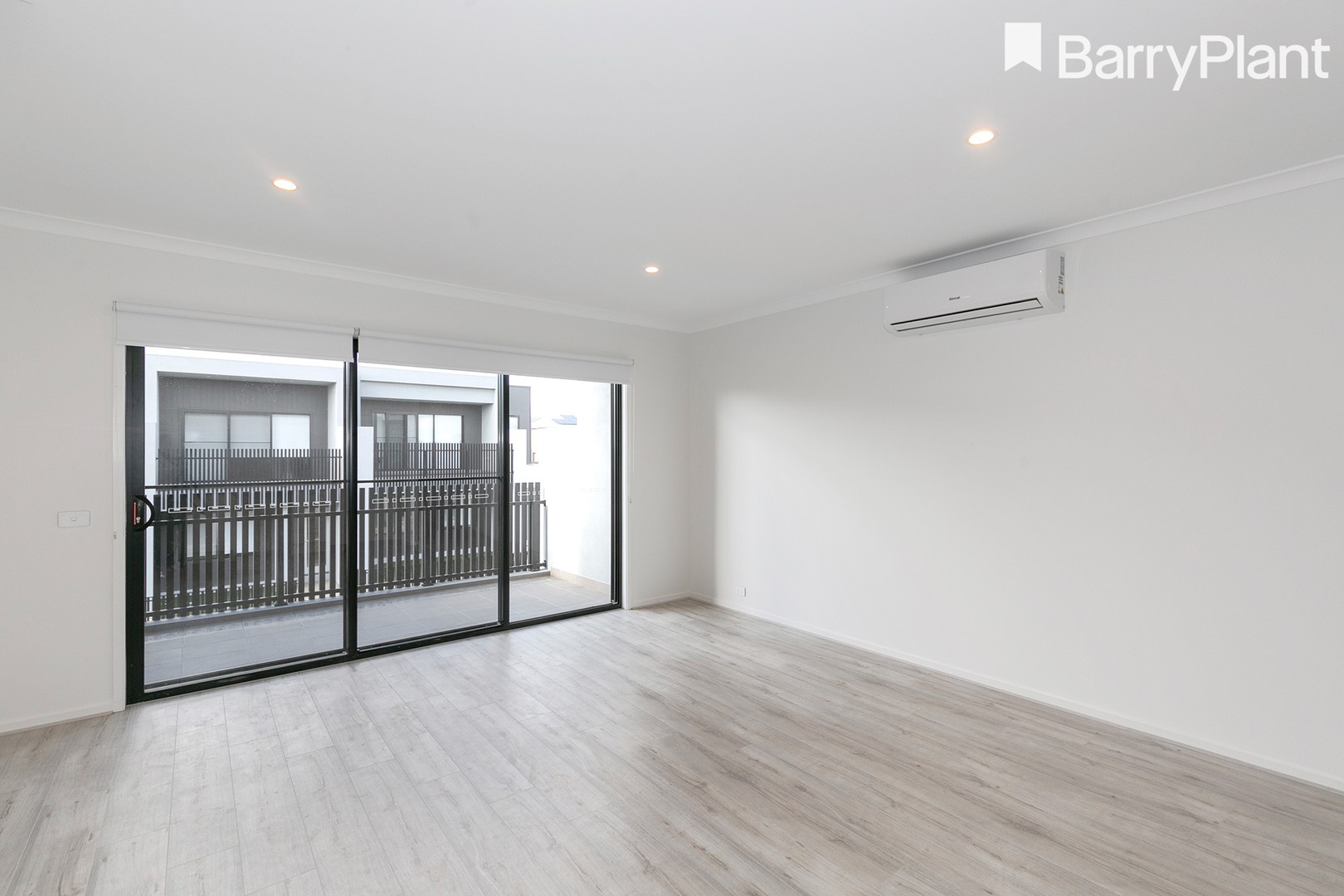 3 Deyrolle Walk, Clyde North, VIC 3978, Clyde North - Thumbnail 2