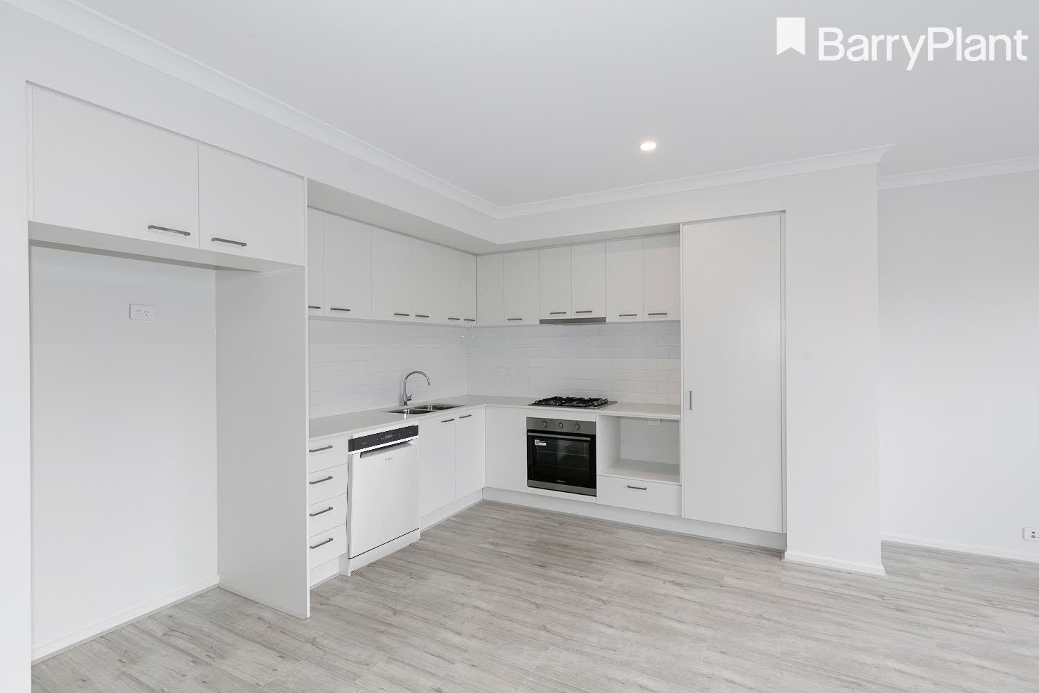 3 Deyrolle Walk, Clyde North, VIC 3978, Clyde North - Thumbnail 3
