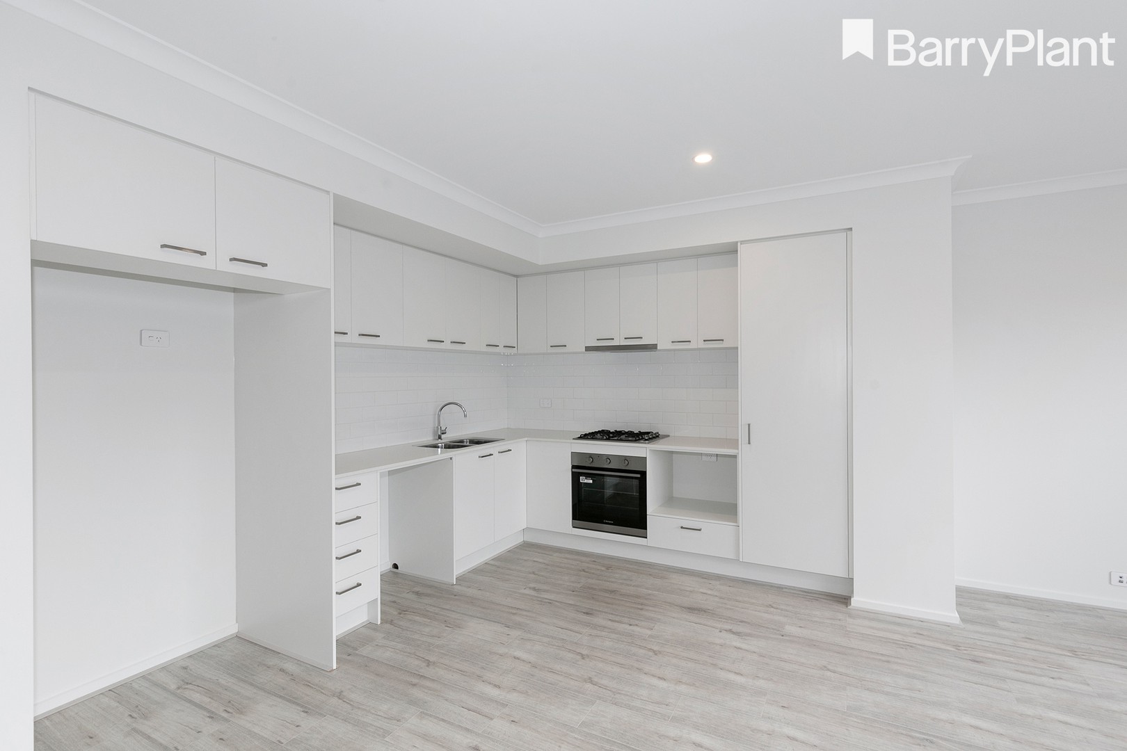 3 Deyrolle Walk, Clyde North, VIC 3978, Clyde North - Thumbnail 3