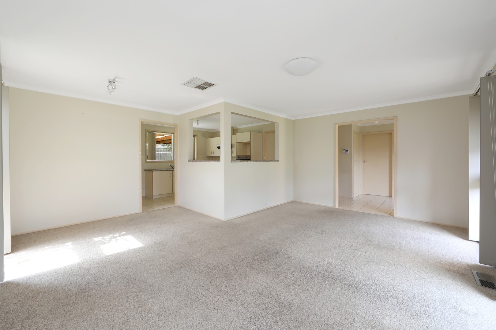 3 English Avenue, Scoresby, VIC 3179 - Thumbnail 2 - 04/08/2026