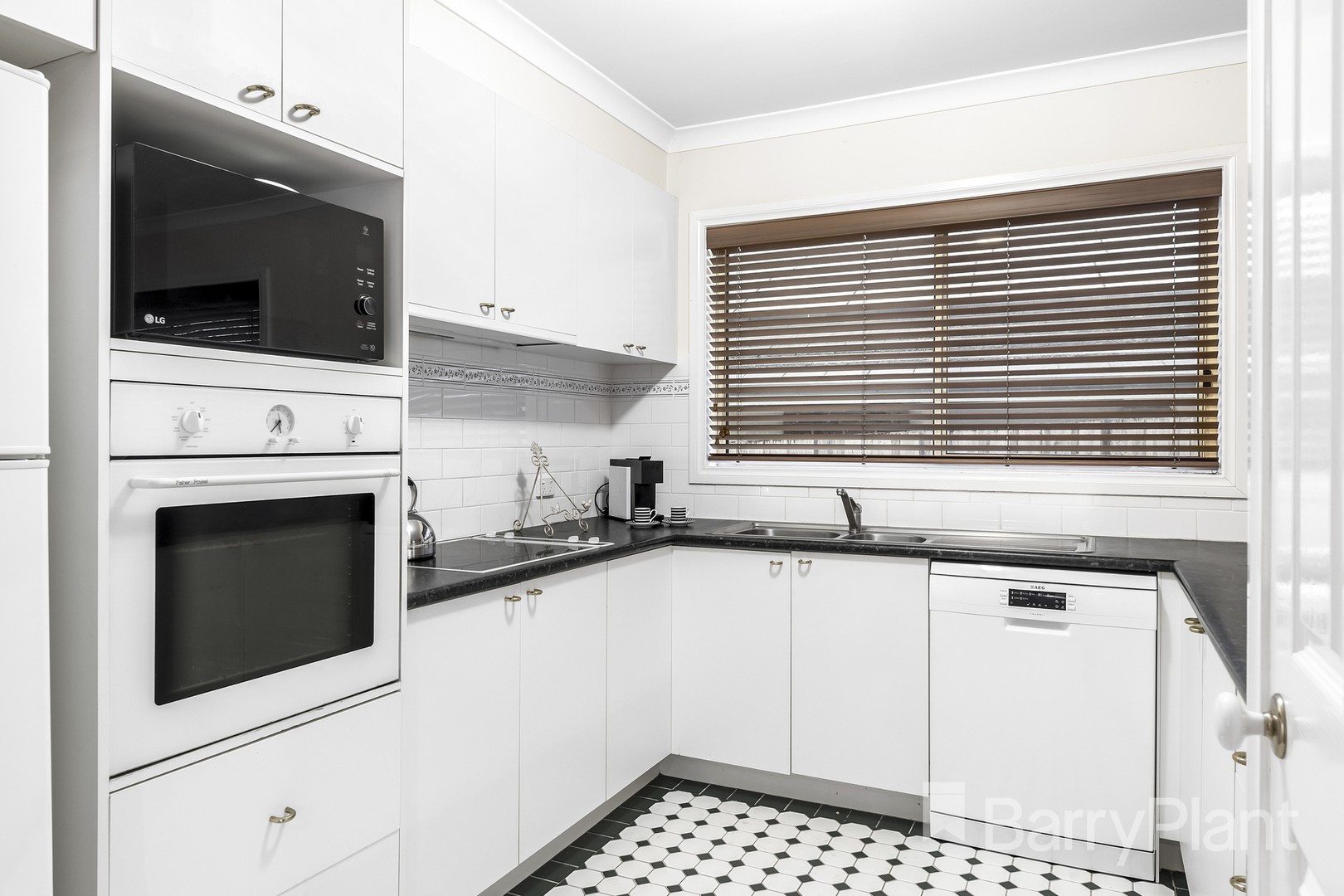 3 Farm CloseGreensborough, VIC 3088, Greensborough - Thumbnail 2