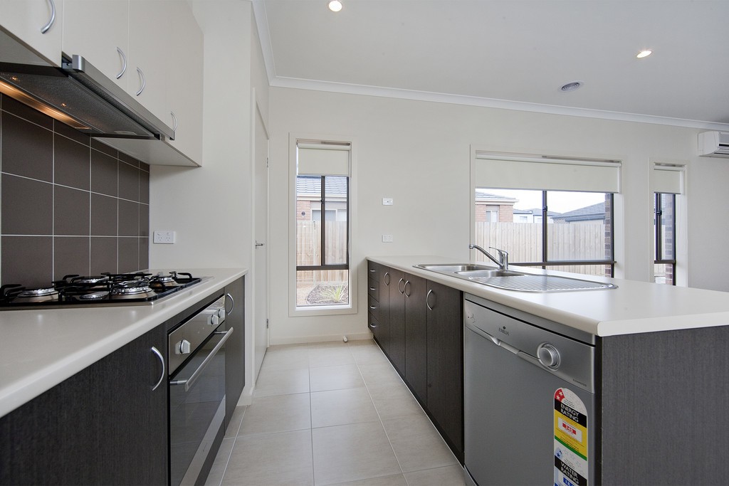 3 Glider Street, Point Cook, VIC 3030, Point Cook - Thumbnail 2