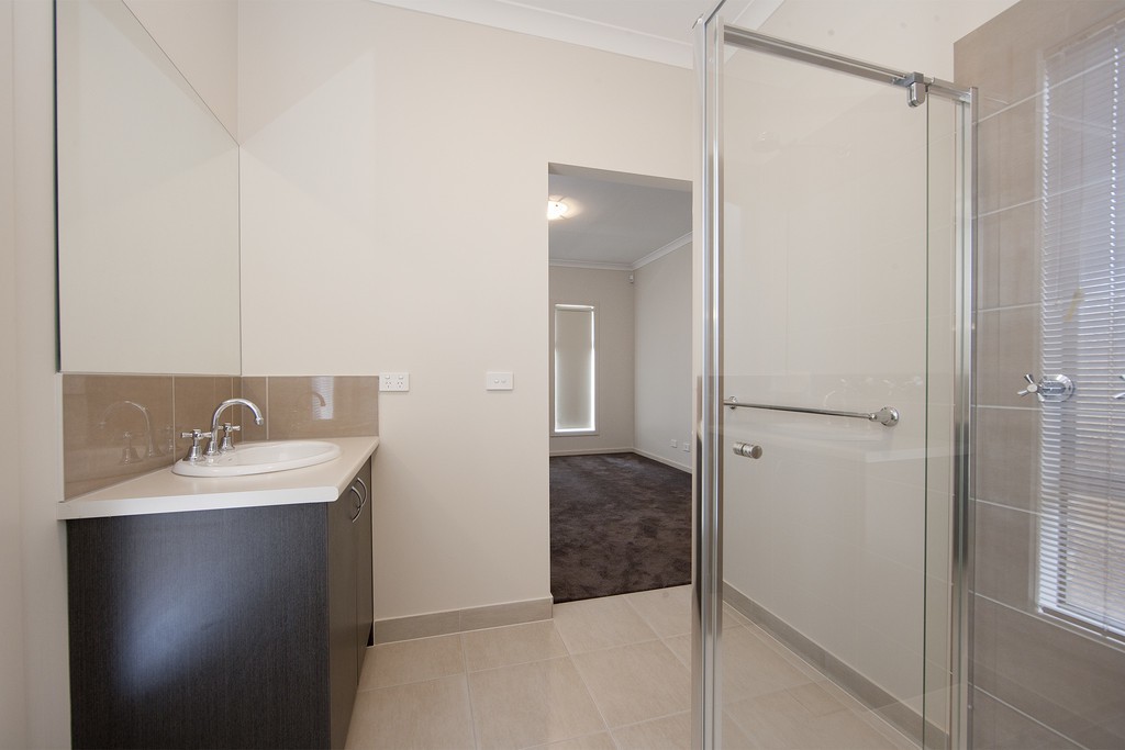 3 Glider Street, Point Cook, VIC 3030, Point Cook - Thumbnail 3