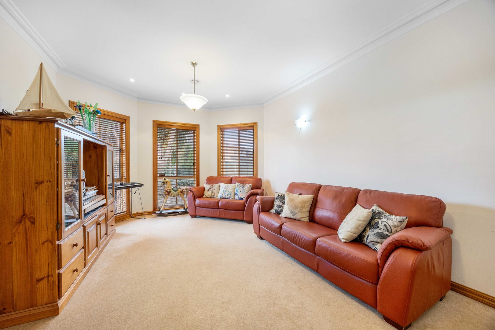 3 Hanson Court, Taylors Lakes, VIC 3038 - Thumbnail 2 - 20/05/2025