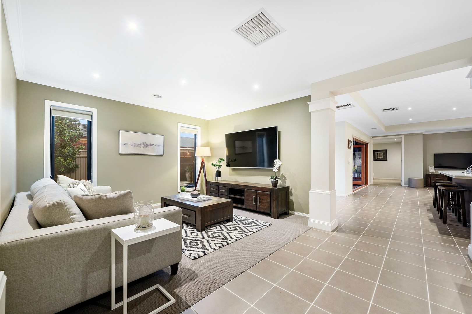 3 Hascombe Drive, Caroline Springs, VIC 3023, Caroline Springs - Thumbnail 2