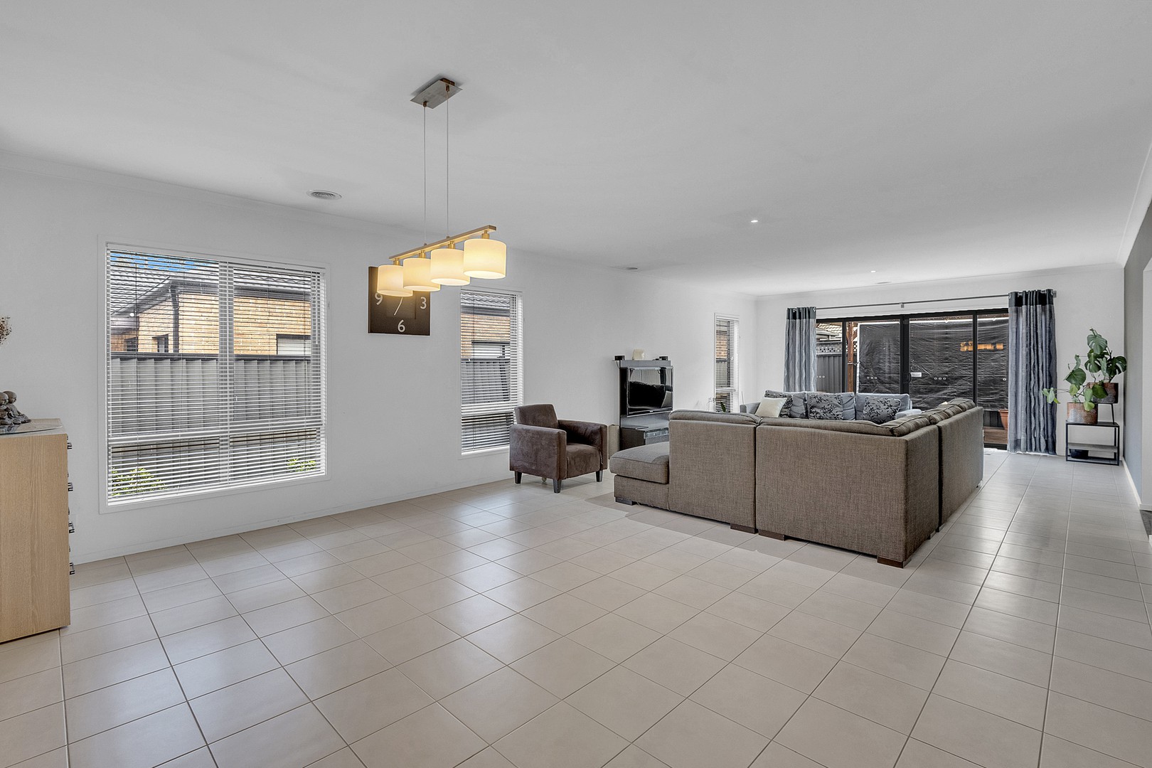 3 Hollows Court, Craigieburn, VIC 3064, Craigieburn - Thumbnail 3