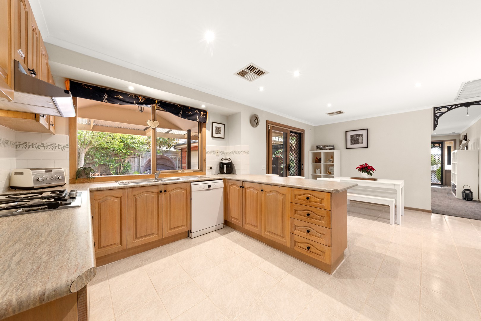 3 Jarryd Crescent, Berwick, VIC 3806, Berwick - Thumbnail 4
