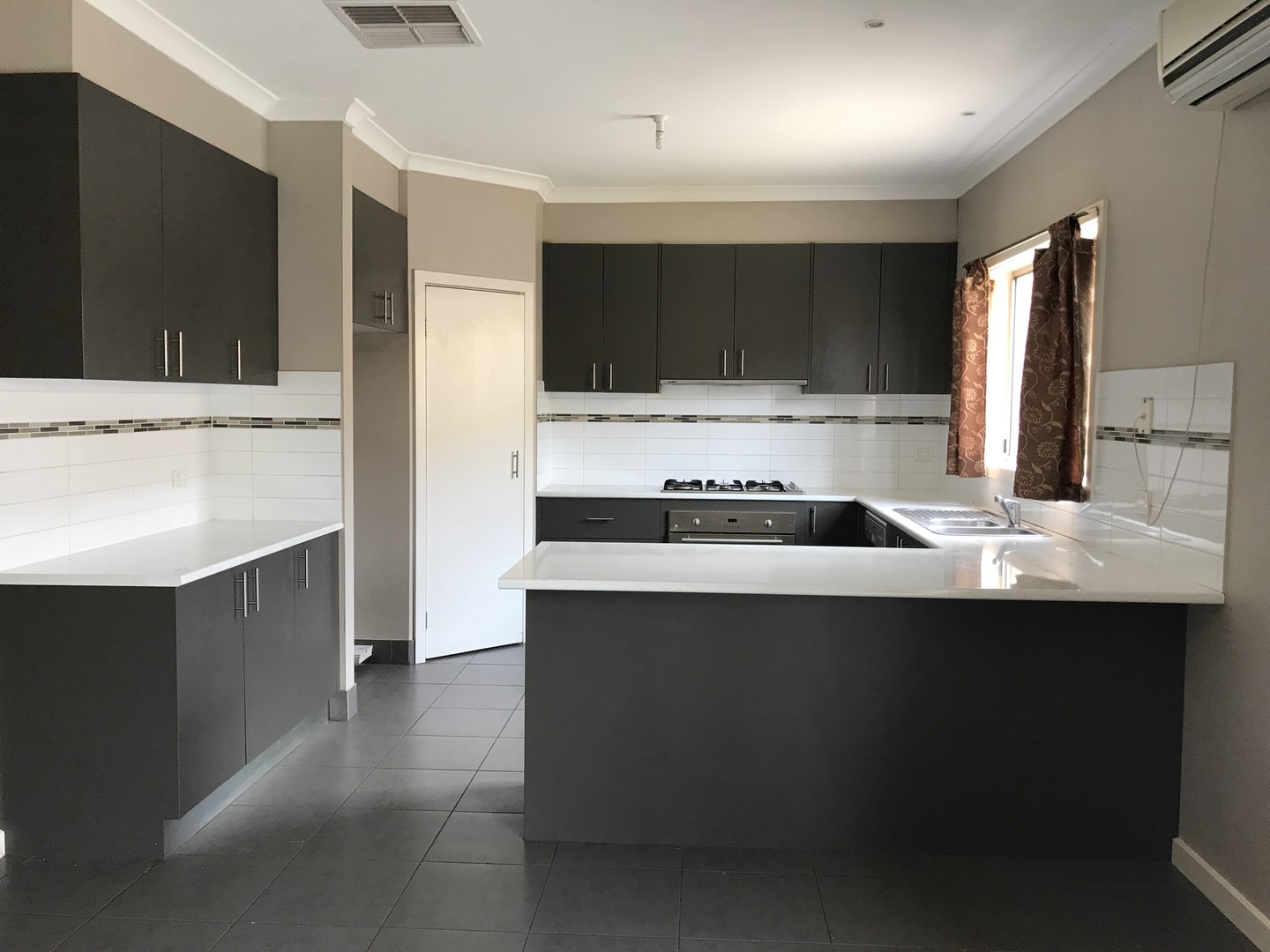 3 Jonathon Court, Werribee, VIC 3030, Werribee - Thumbnail 2