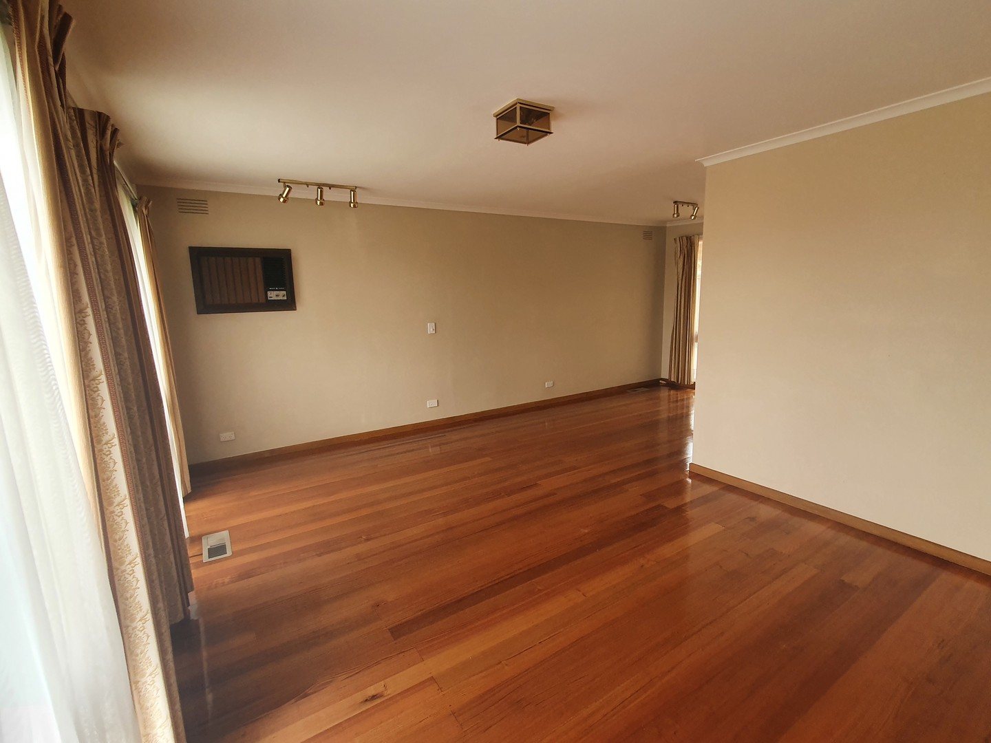 3 Kameruka Court, Werribee, VIC 3030 - Thumbnail 2 - 11/11/2021