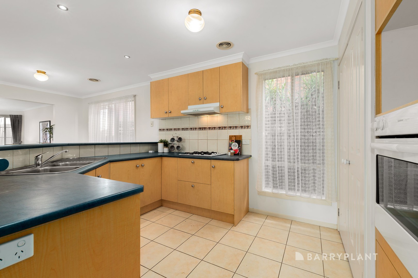 3 Marlo Court, South Morang, VIC 3752, South Morang - Thumbnail 3