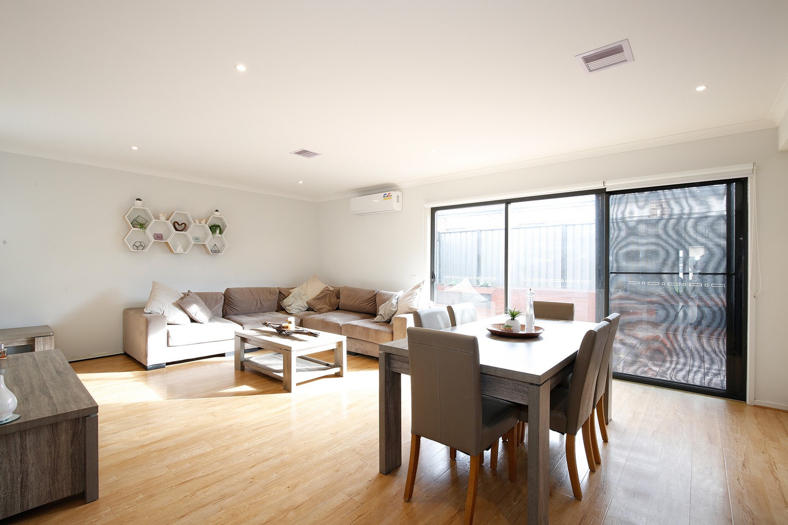 3 Marwedel Avenue, Clyde North, VIC 3978, Clyde North - Thumbnail 2