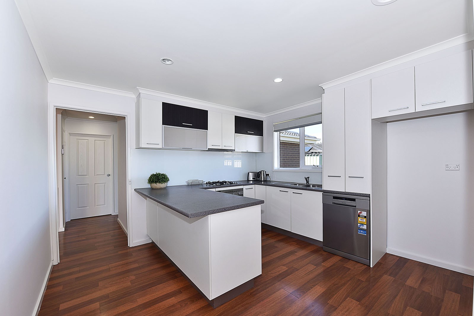 3 Oldfield Grove, Gladstone Park, VIC 3043, Gladstone Park - Thumbnail 3