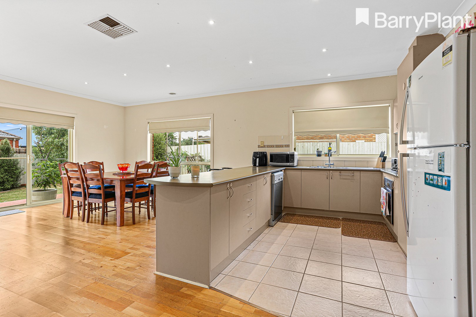 3 Penash Place, Point Cook, VIC 3030, Point Cook - Thumbnail 2