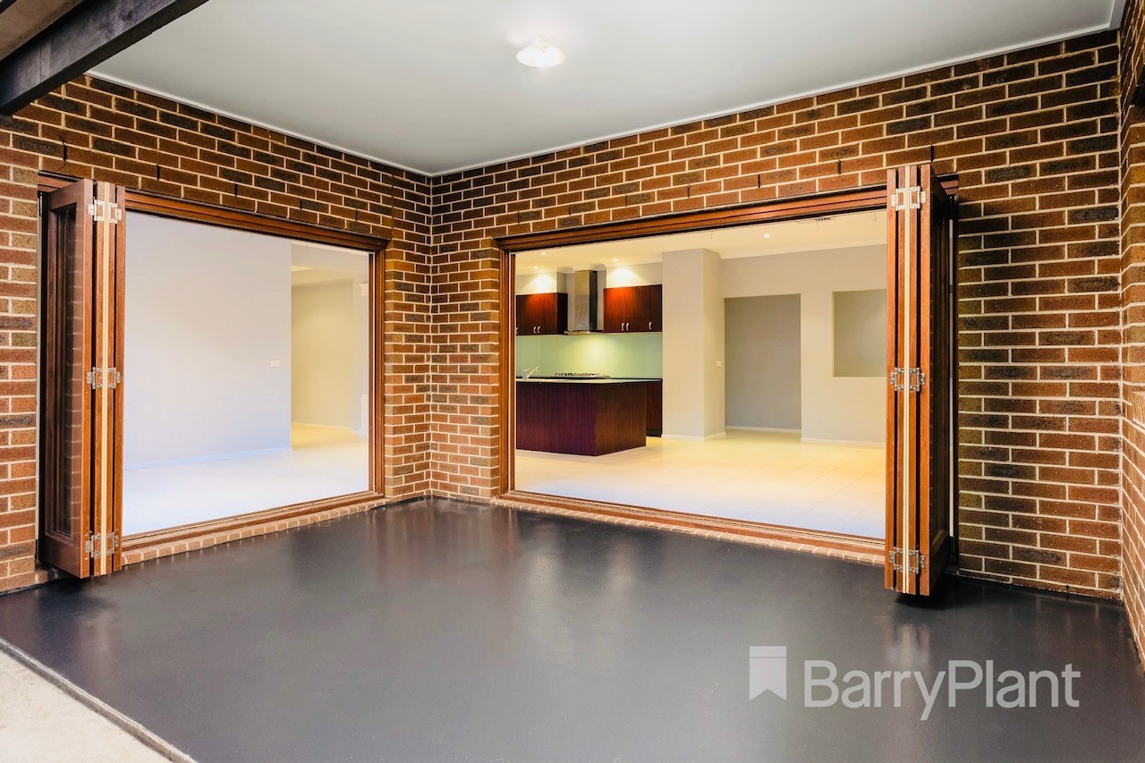 3 Peppertree Drive, Point Cook, VIC 3030, Point Cook - Thumbnail 2