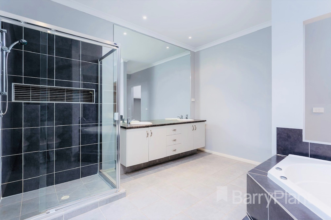 3 Peppertree Drive, Point Cook, VIC 3030, Point Cook - Thumbnail 5