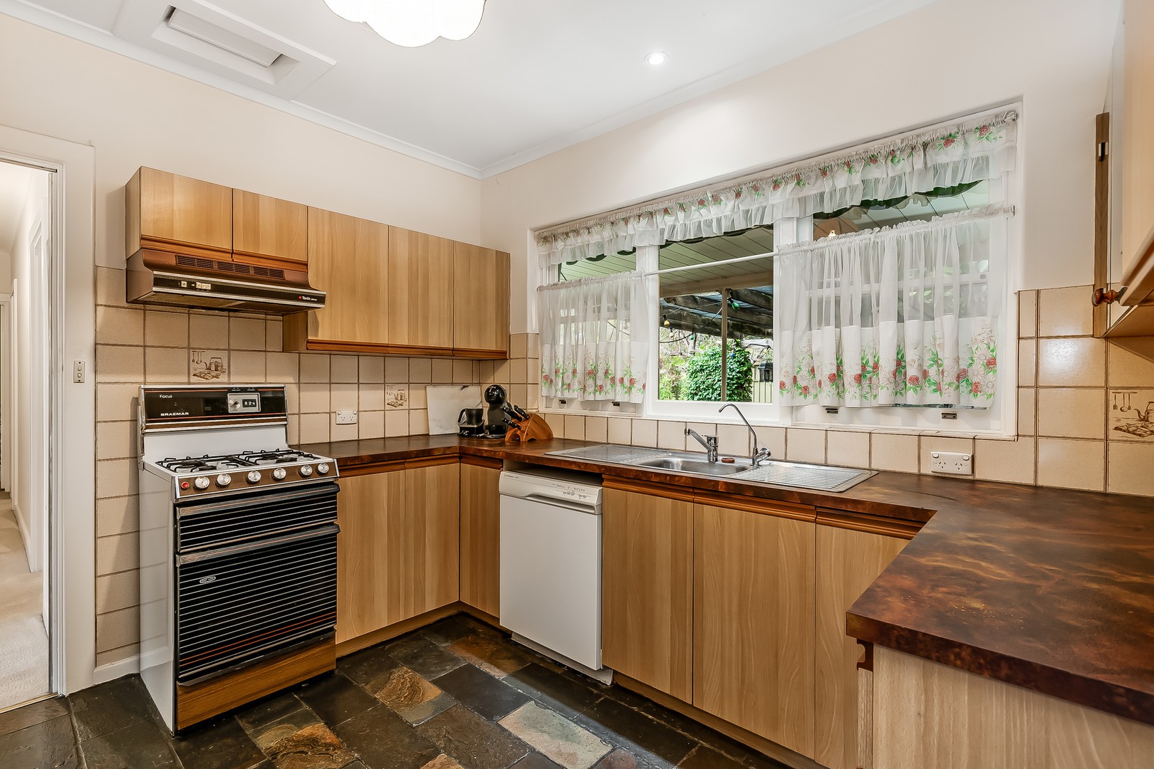 3 Ralph Court, Rostrevor, SA 5073, Rostrevor - Thumbnail 2