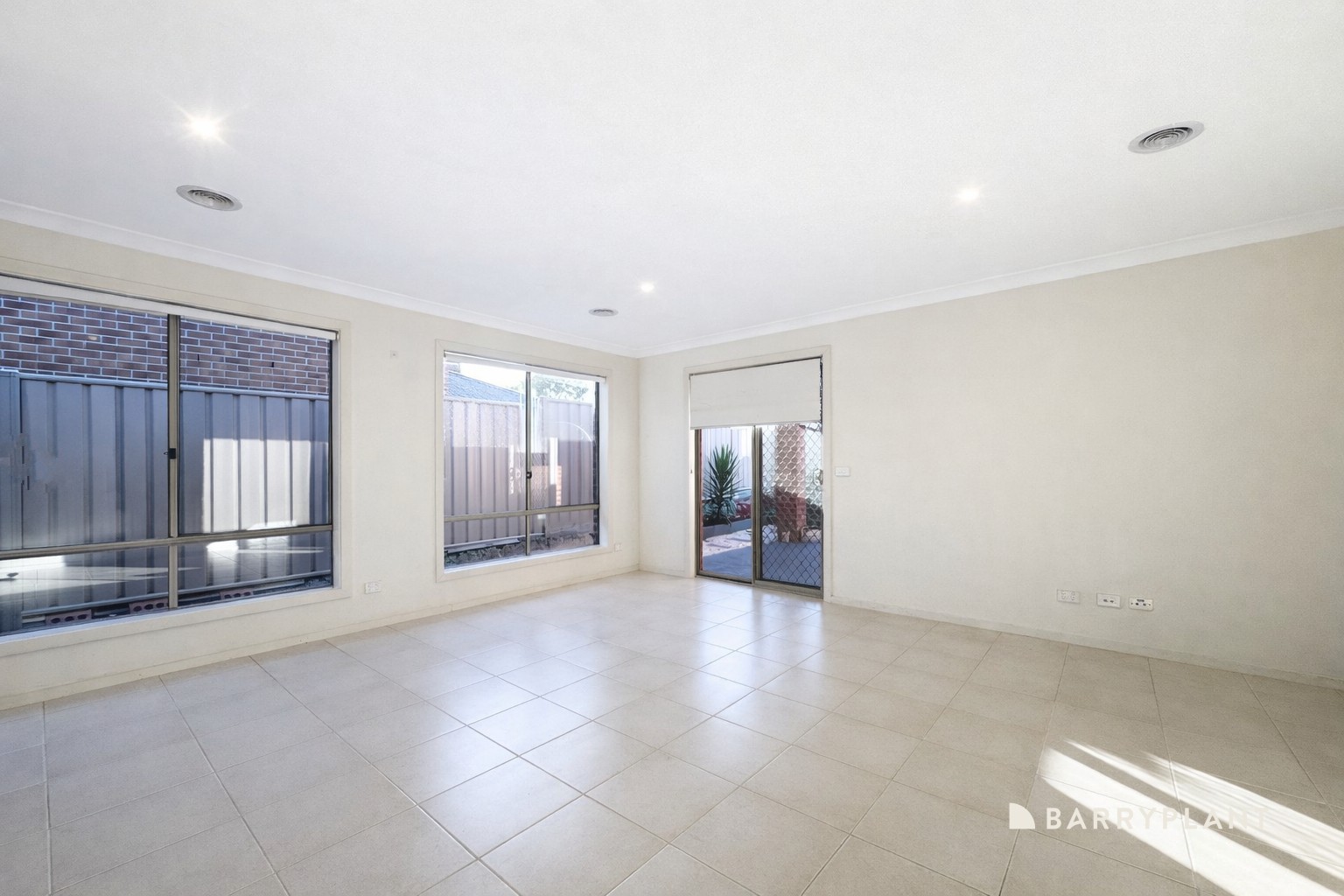 3 Renam Street, Pakenham, VIC 3810 - Thumbnail 2 - 10/04/2026