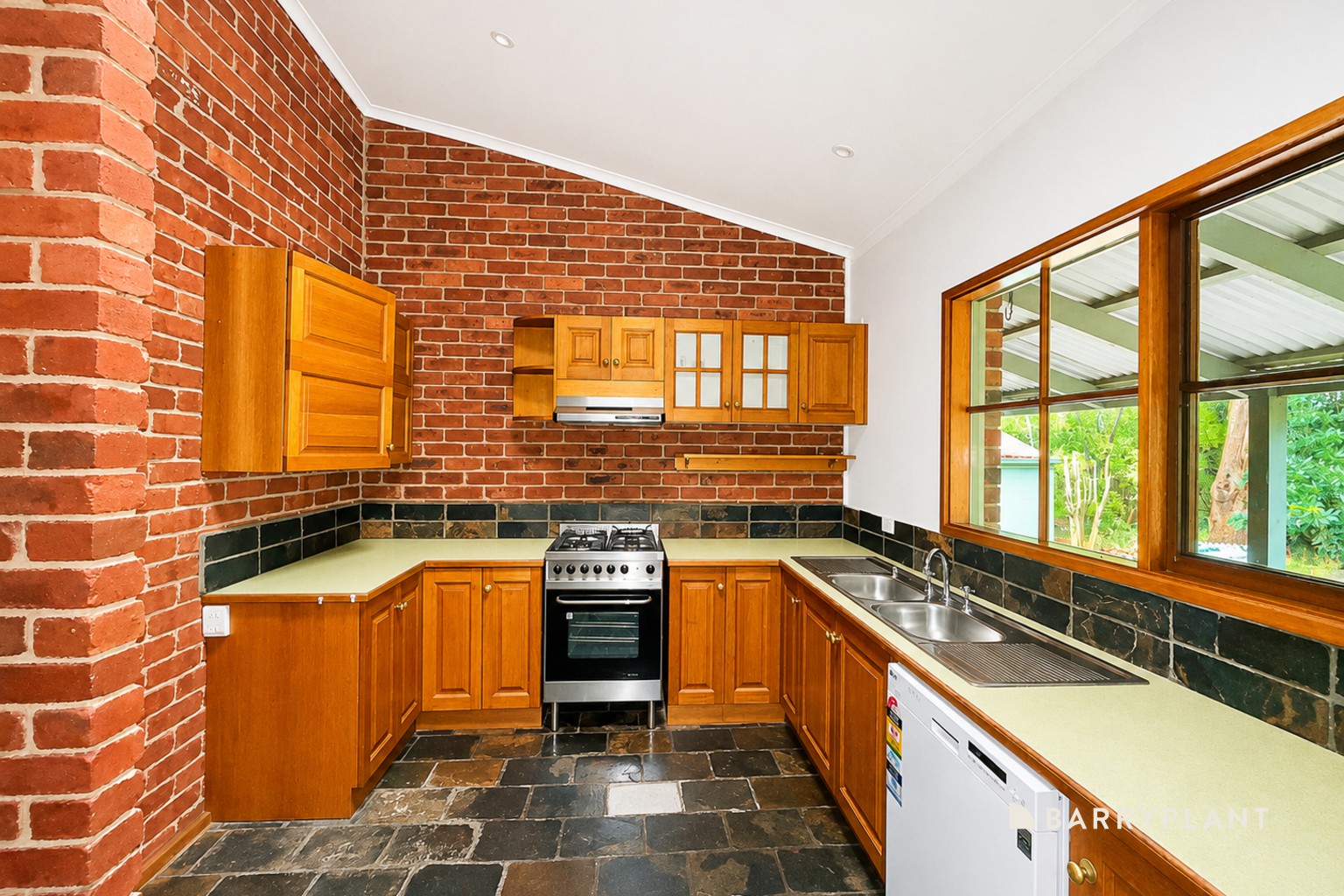 3 Rheanva Street, Berwick, VIC 3806 - Thumbnail 2 - 14/05/2026