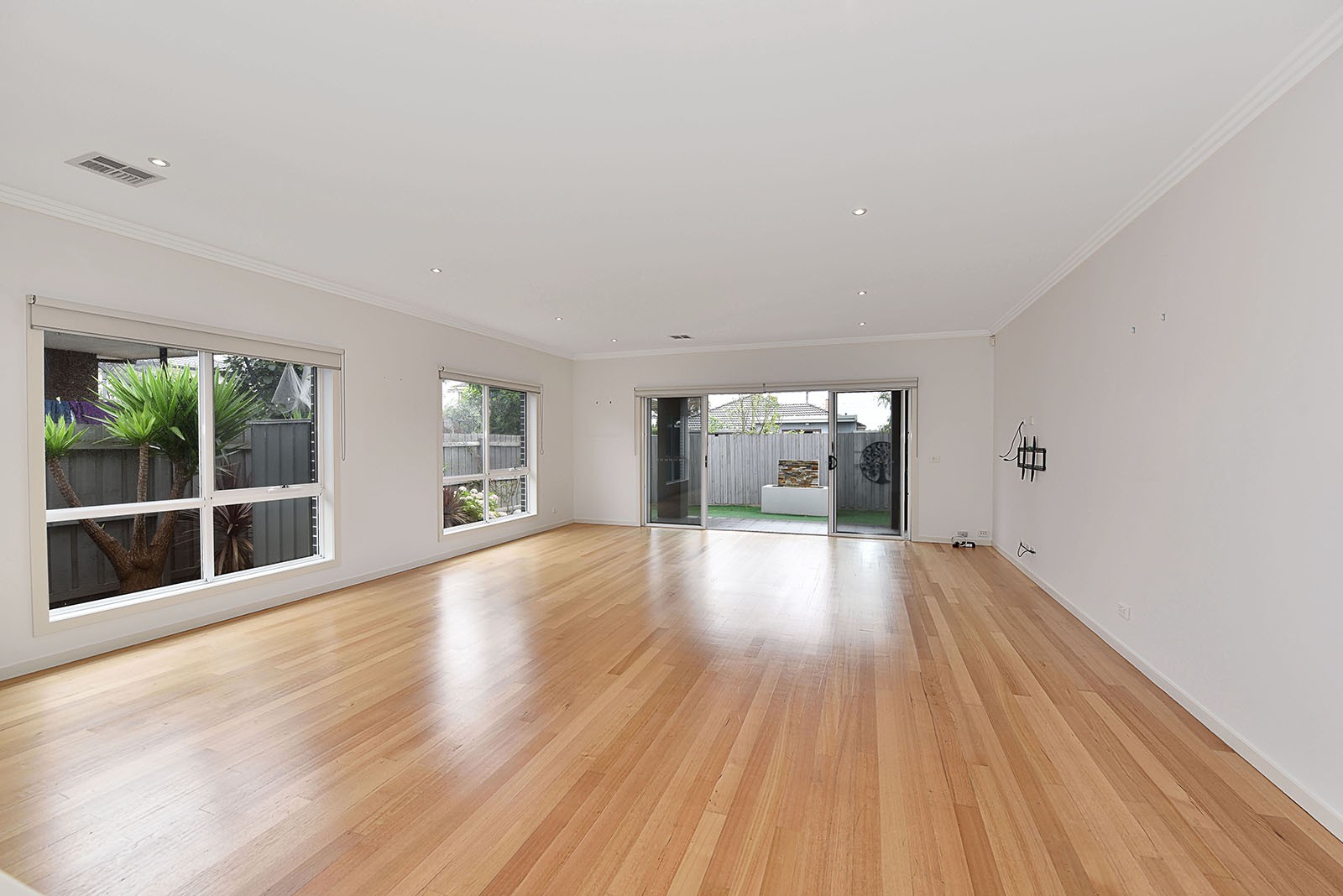 3 Ridge Dr, Avondale Heights, VIC 3034, Avondale Heights - Thumbnail 2
