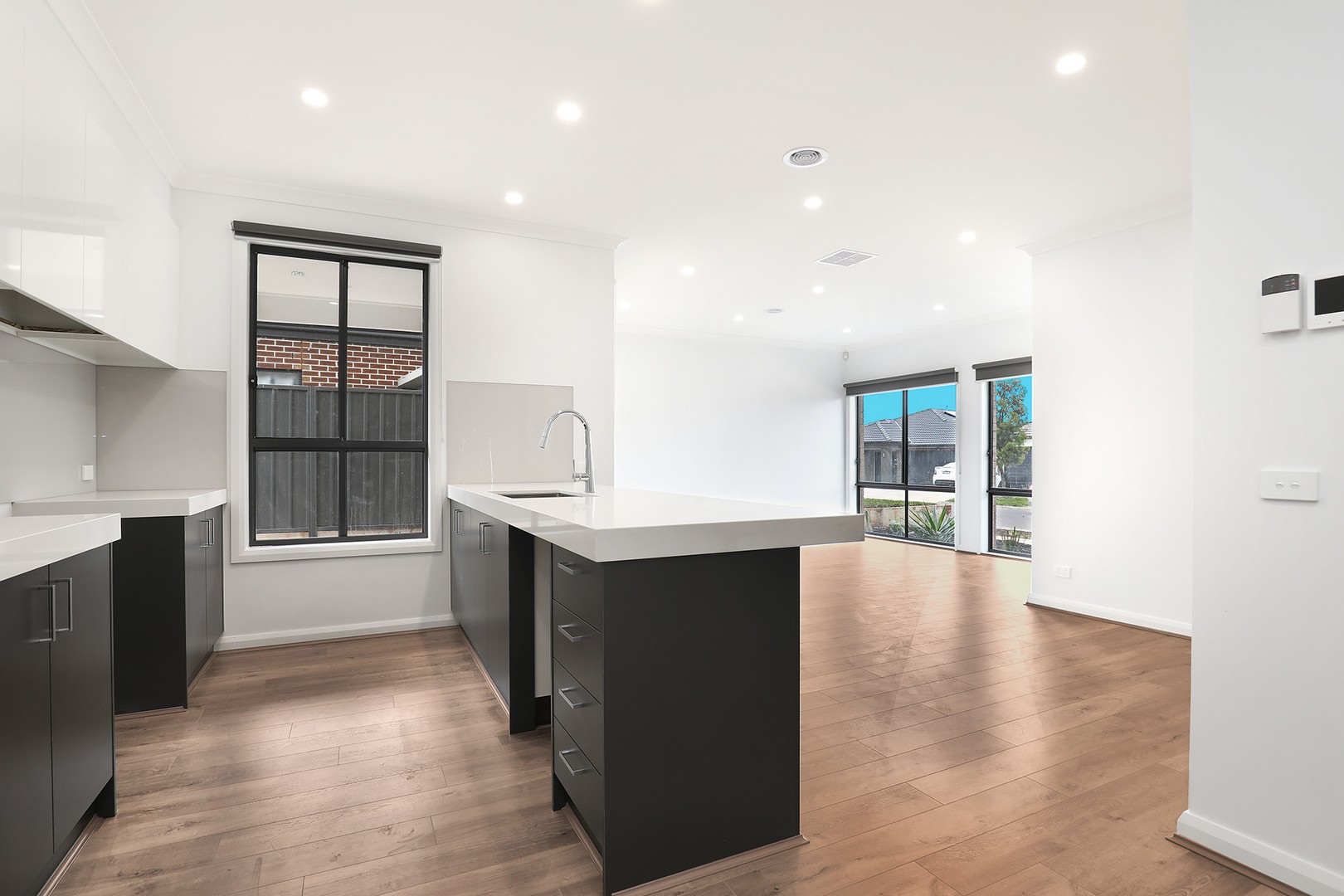 3 Runcorn Crescent, Strathtulloh, VIC 3338, Strathtulloh - Thumbnail 2