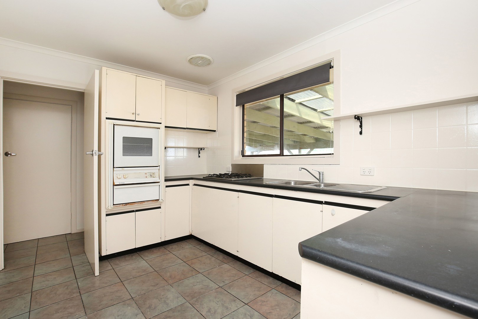 3 Sandhurst Crescent, Bundoora, VIC 3083 - Thumbnail 2 - 17/06/2025