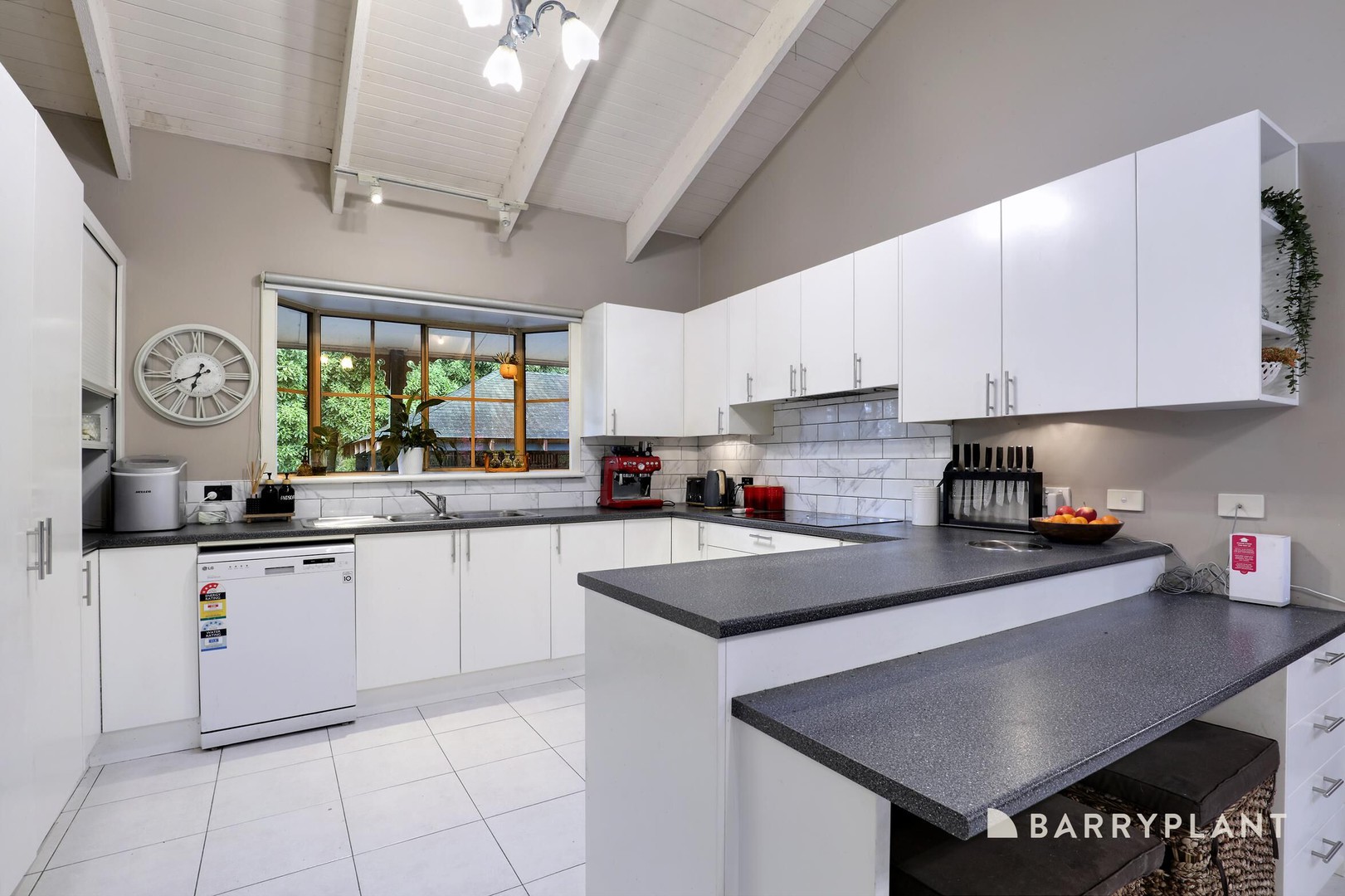 3 Simmons Close, Cockatoo, VIC 3781, Cockatoo - Thumbnail 4