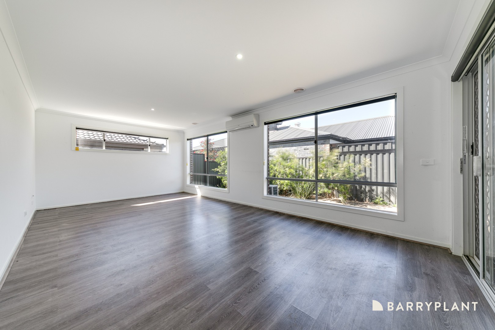 3 Spaniel Lane, Pakenham, VIC 3810 - Thumbnail 2 - 08/05/2026