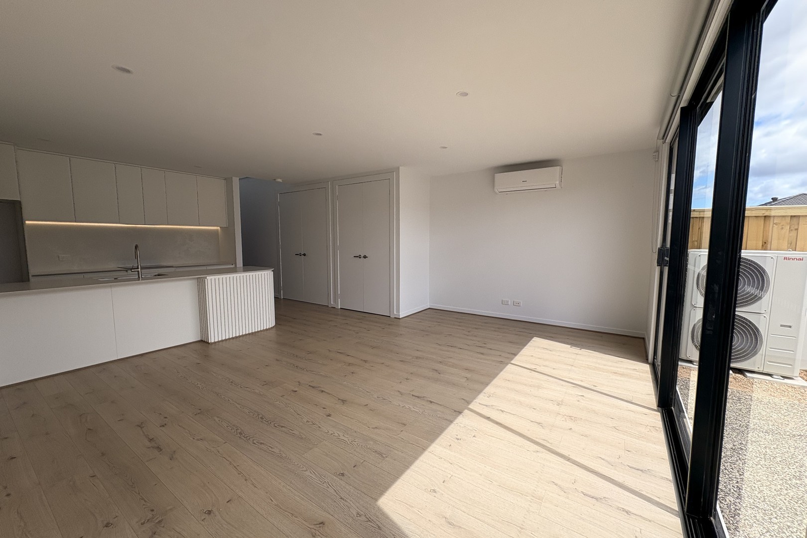 3 Stitch Walk, Fraser Rise, VIC 3336 - Thumbnail 2 - 10/10/2025