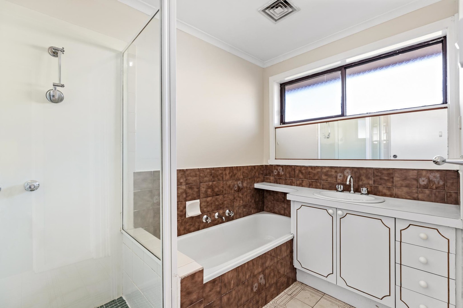3 Ulmara Place, Keilor Downs, VIC 3038, Keilor Downs - Thumbnail 2