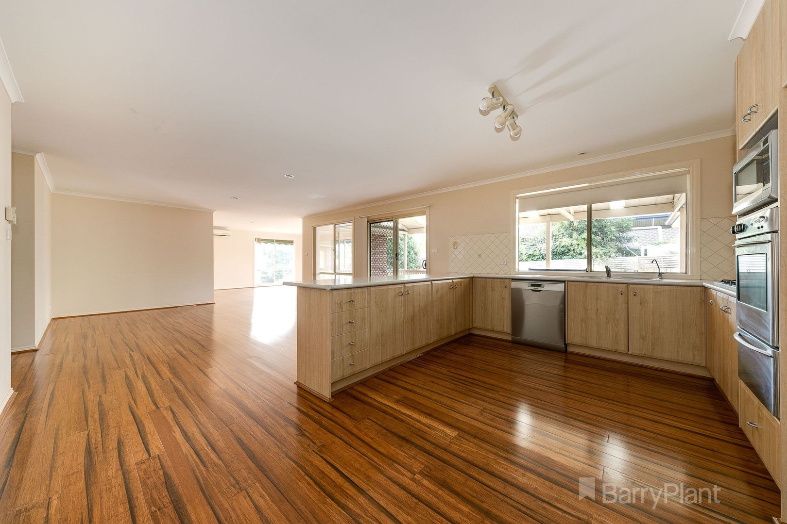 3 Wallace Crescent, Drouin, VIC 3818 - Thumbnail 2 - 06/01/2026
