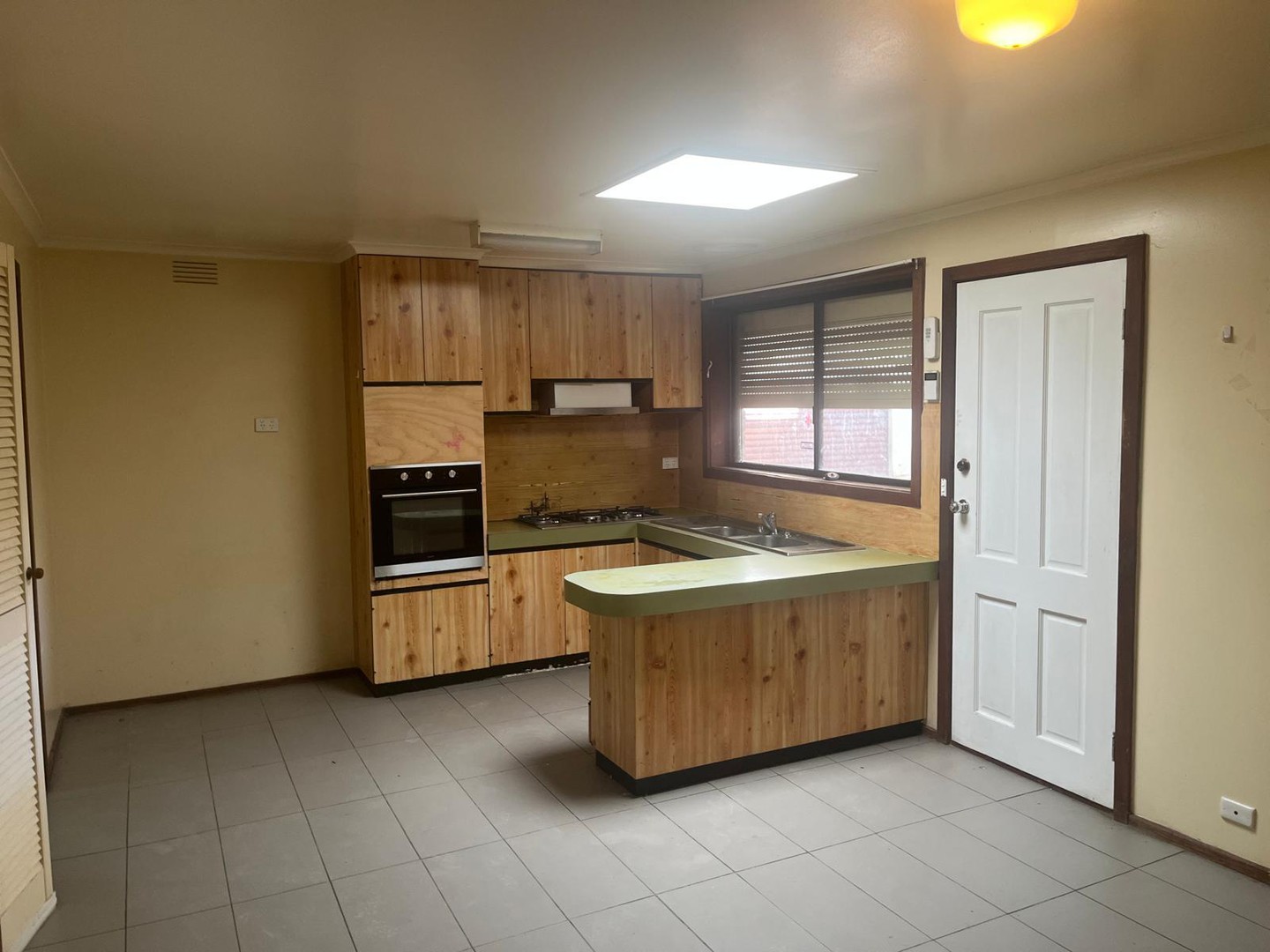 3 Warrington Crescent, Deer Park, VIC 3023, Deer Park - Thumbnail 2