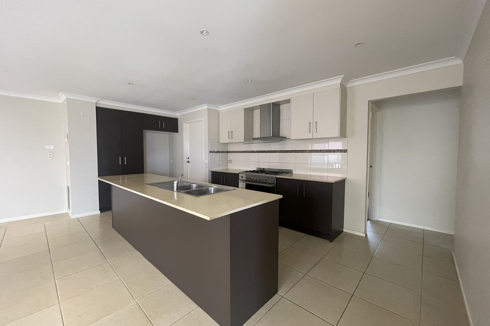 3 Waterside Drive, Burnside Heights, VIC 3023 - Thumbnail 2 - 20/03/2023