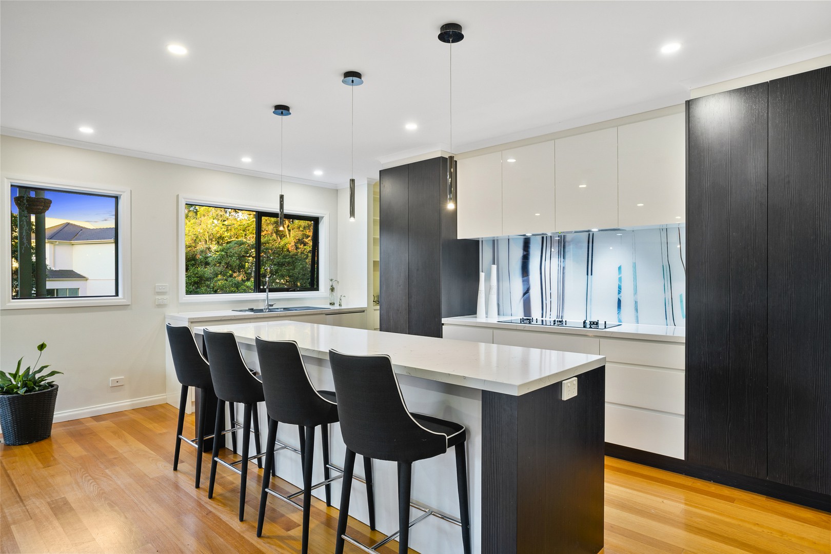 30 Angus Drive, Glen Waverley, VIC 3150, Glen Waverley - Thumbnail 4
