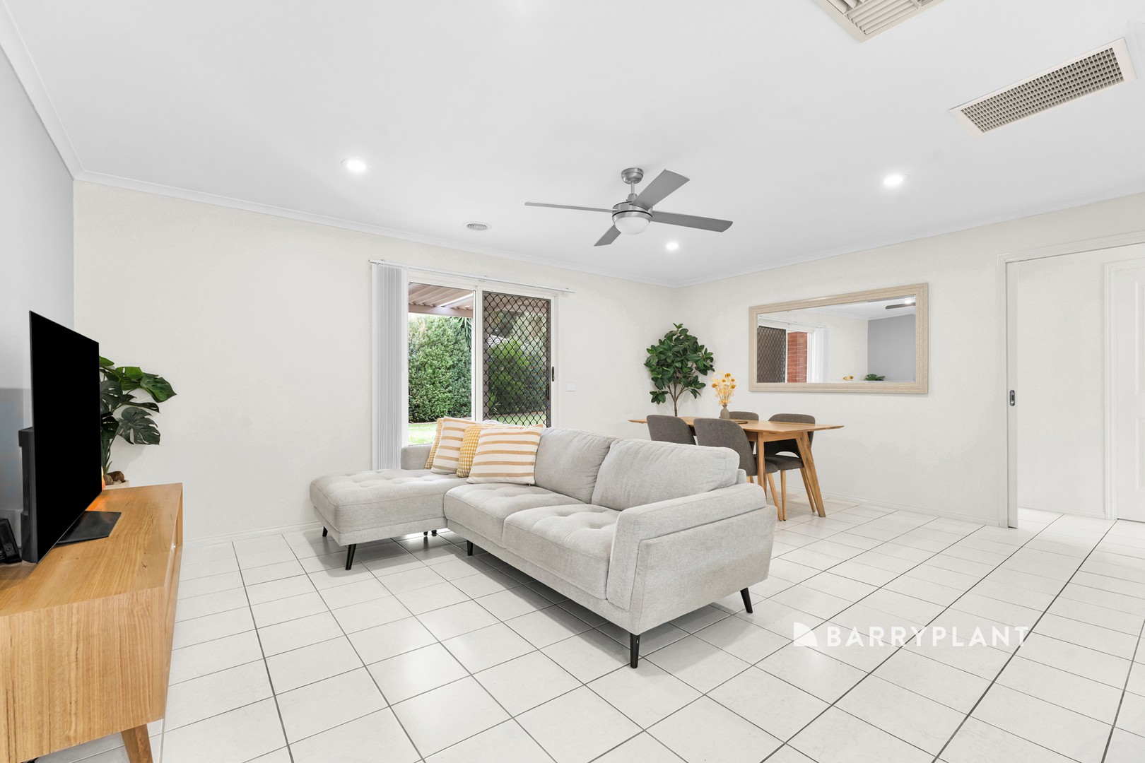 30 Broome Crescent, Cranbourne North, VIC 3977, Cranbourne North - Thumbnail 5