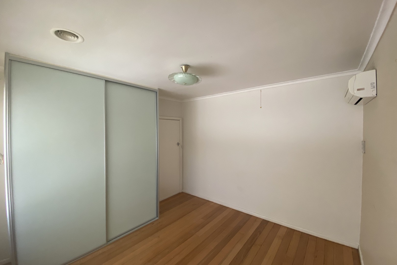 30 Burbank Drive, Reservoir, VIC 3073, Reservoir - Thumbnail 2